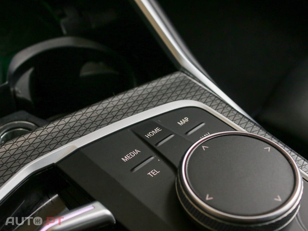 BMW 330 e Touring Pack Desportivo M Auto