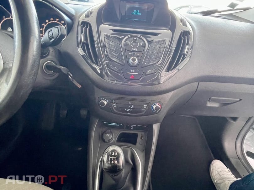 Ford Courier EcoBoost Titanium