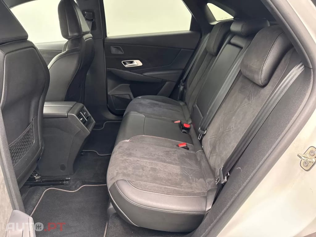 DS DS7 Crossback Performance Line