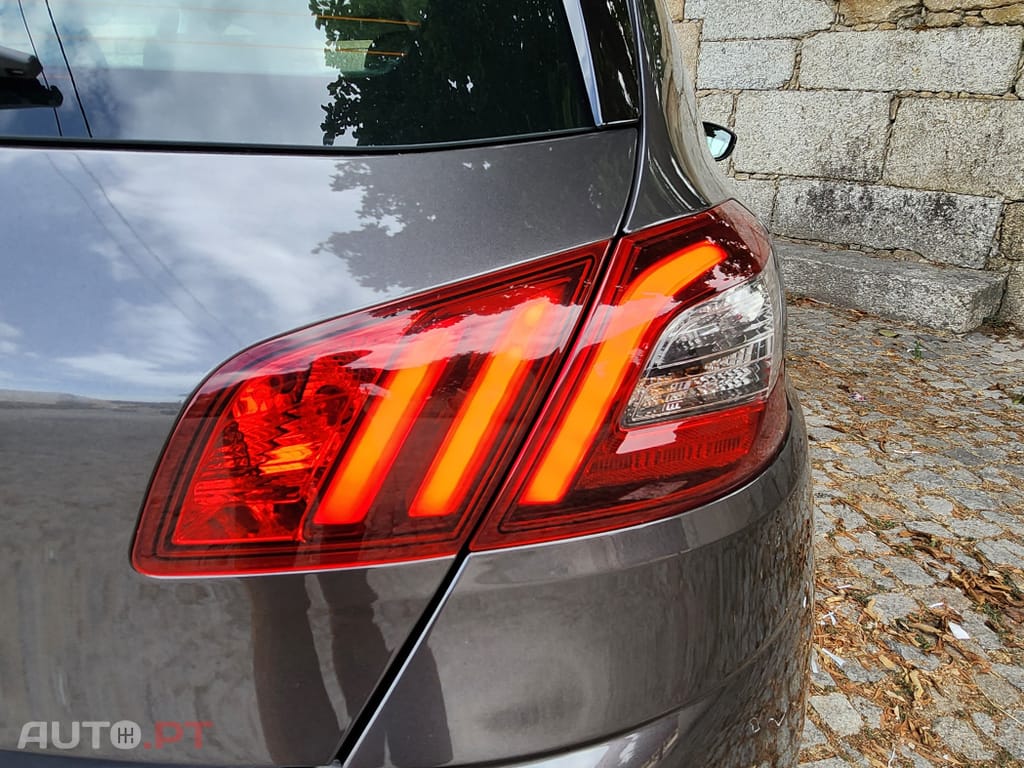 Peugeot 308 1.5 BlueHDi Business Line