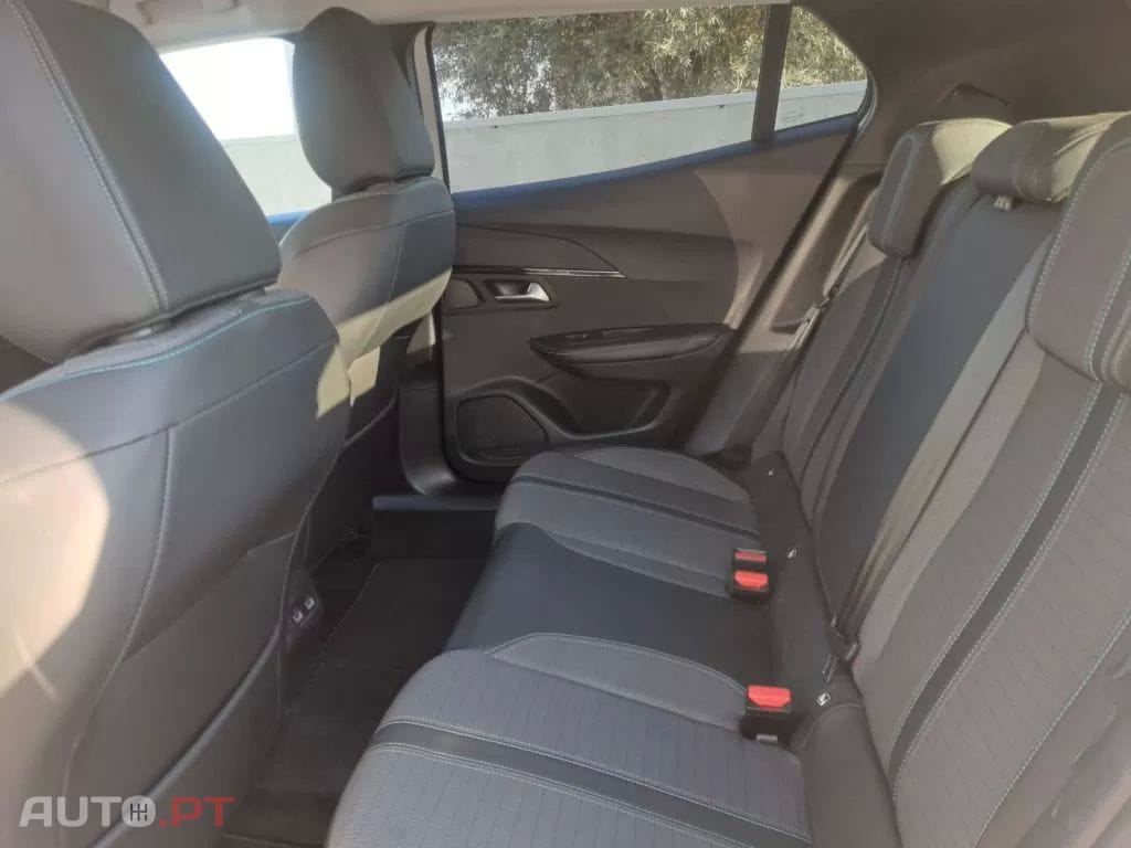 Peugeot 2008 1.5 BlueHDi Allure Pack