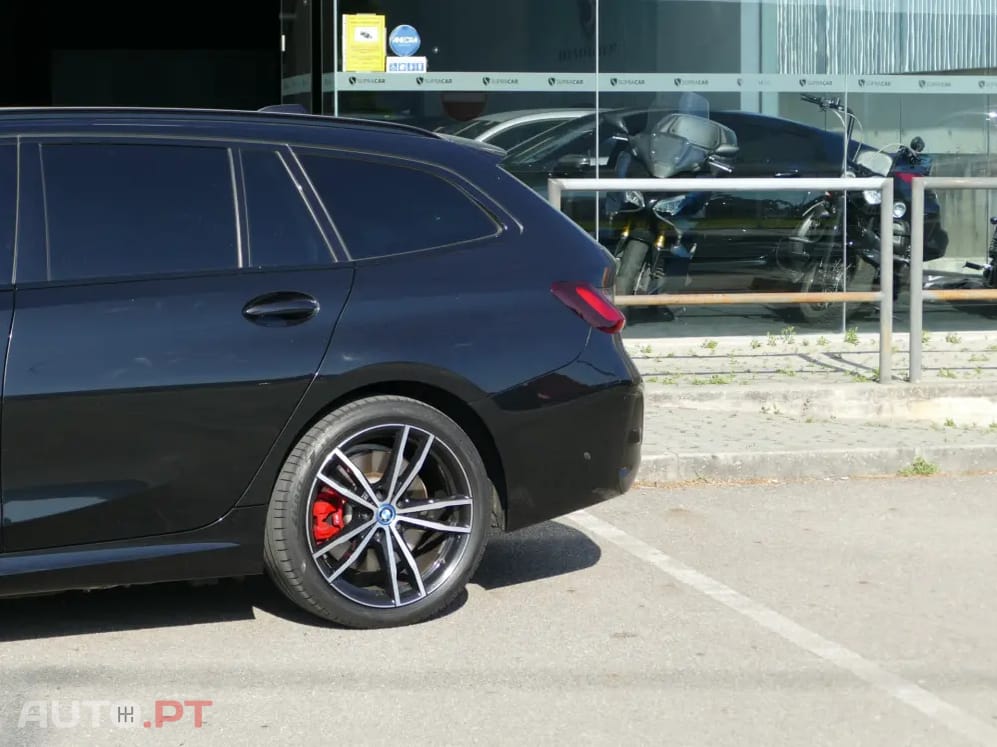 BMW 330 e Pack Desportivo M Auto