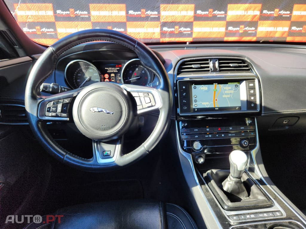Jaguar XE 2.0 D R-Sport