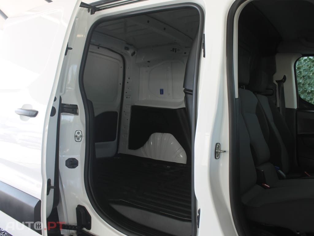 Peugeot Partner PRO STANDART 3 LUGARES / IVA DEDUTÍVEL