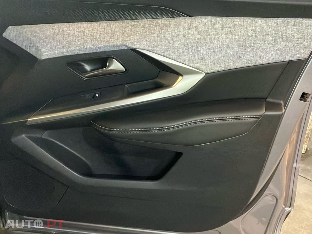 Peugeot 3008 1.2 Hybrid Allure e-DCS6