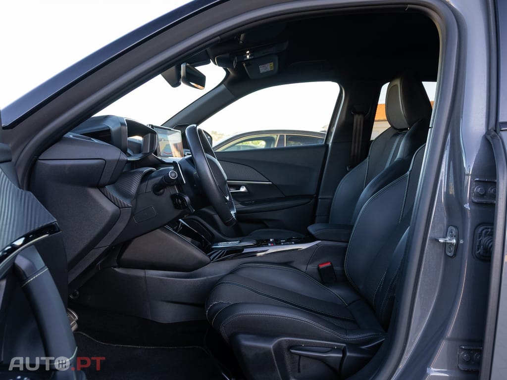 Peugeot 2008 1.2 PureTech GT EAT8