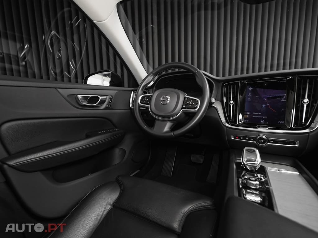 Volvo V60 2.0 B4 Momentum Geartronic