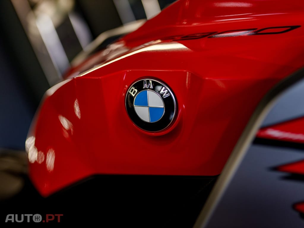 BMW F 4R90