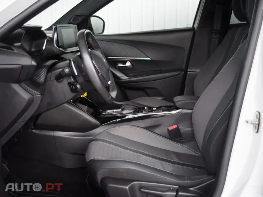 Peugeot 2008 PureTech 130 EAT8 Allure