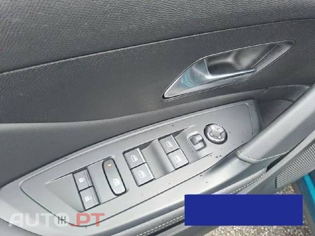 Peugeot 408 1.6 Hybrid First Edition