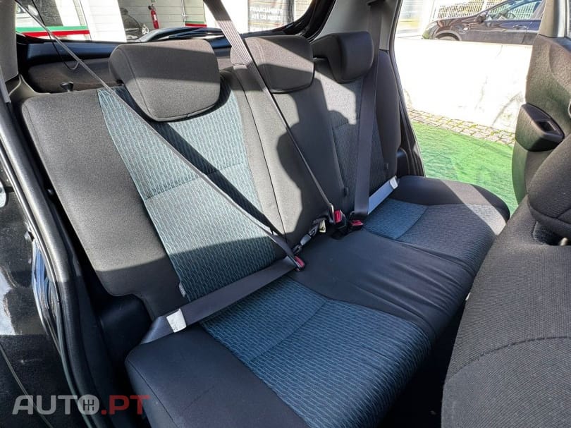 Toyota Yaris 1.33 VVT-i Sport+Navi