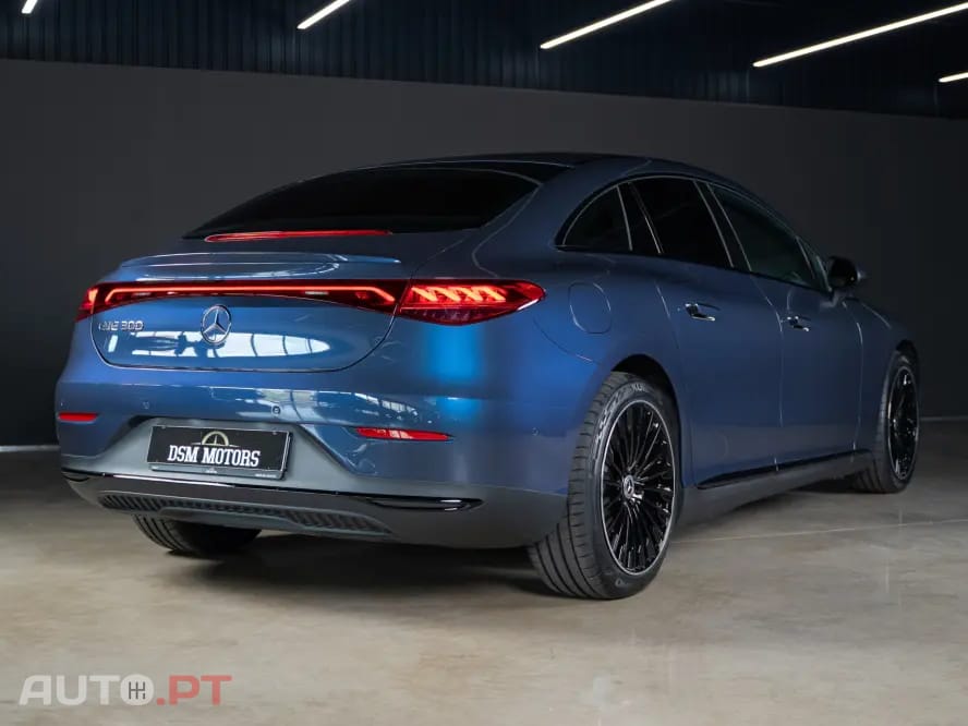 Mercedes-Benz EQE 300 Electric Art