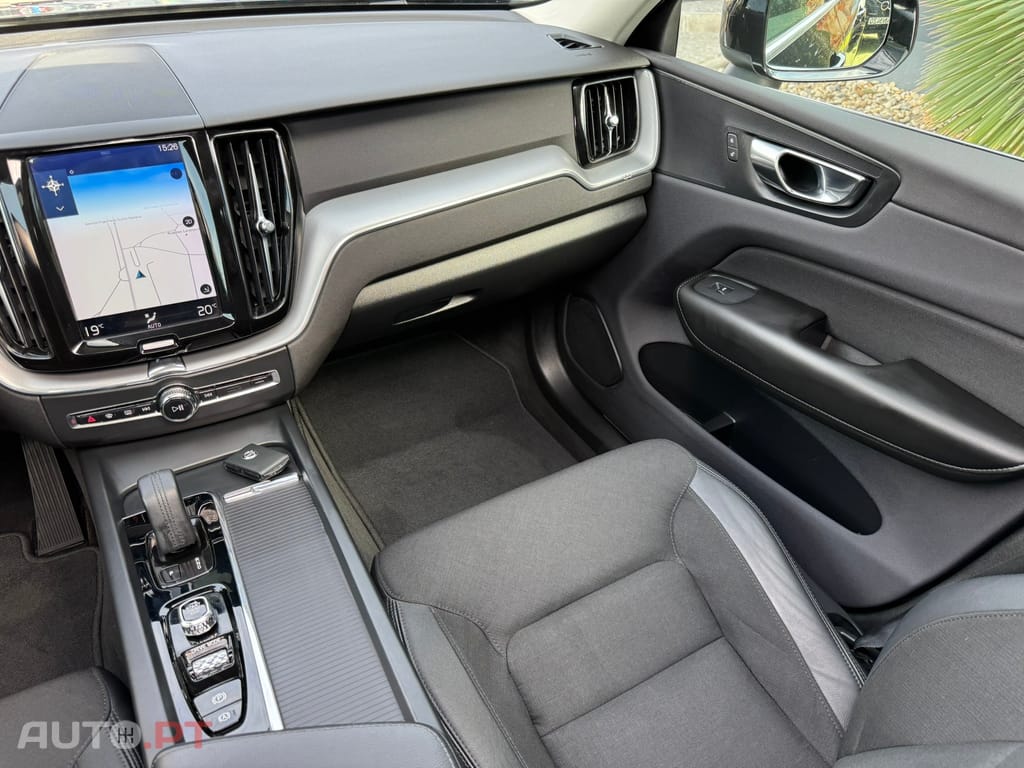 Volvo XC60 2.0 T8 PHEV Momentum Plus AWD