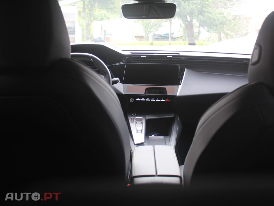 Peugeot 408 GT 58 kWh
