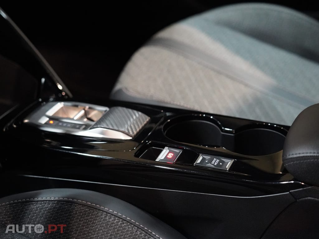 Peugeot 2008 1.2 Hybrid Allure e-DCS6