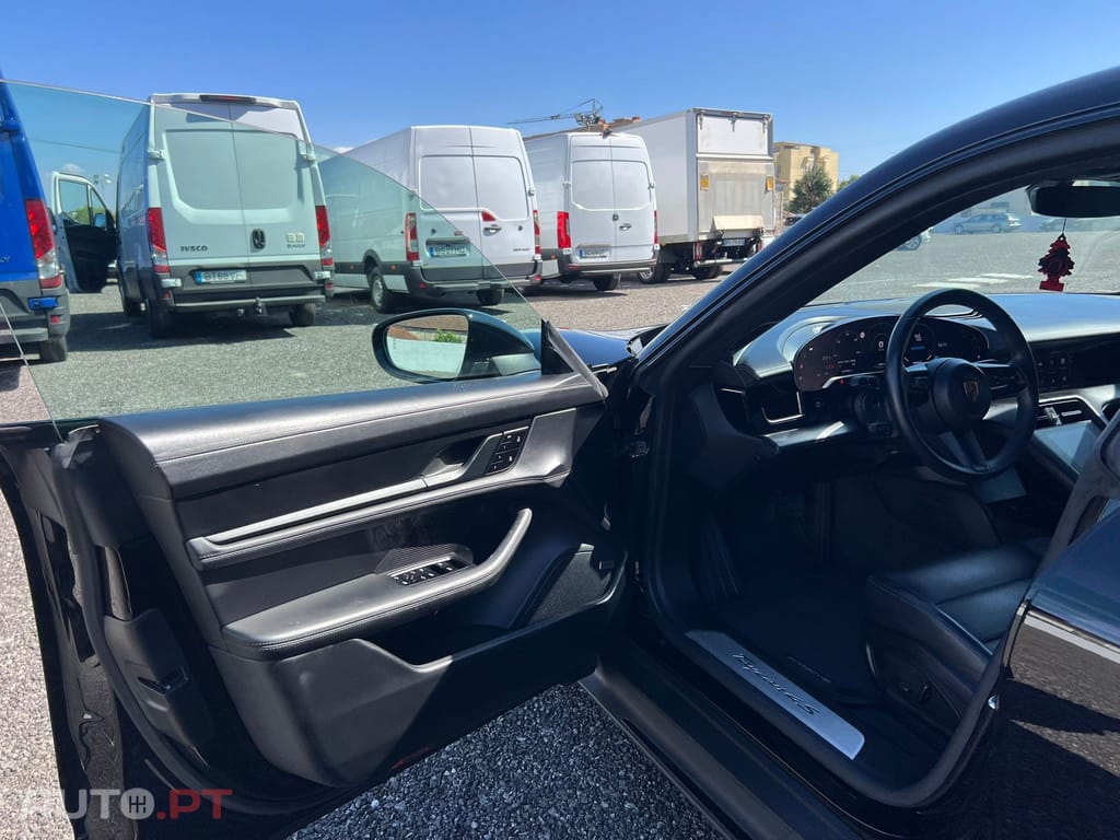 Porsche Taycan 4S