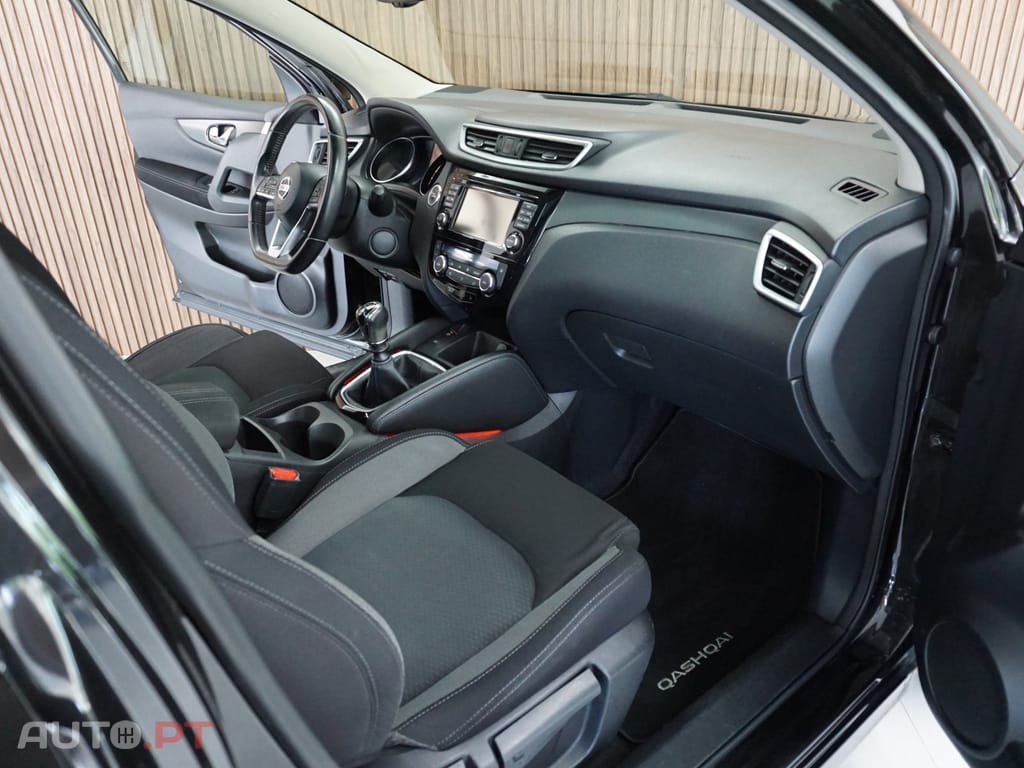 Nissan Qashqai 1.2 DIG-T N-Connecta 18