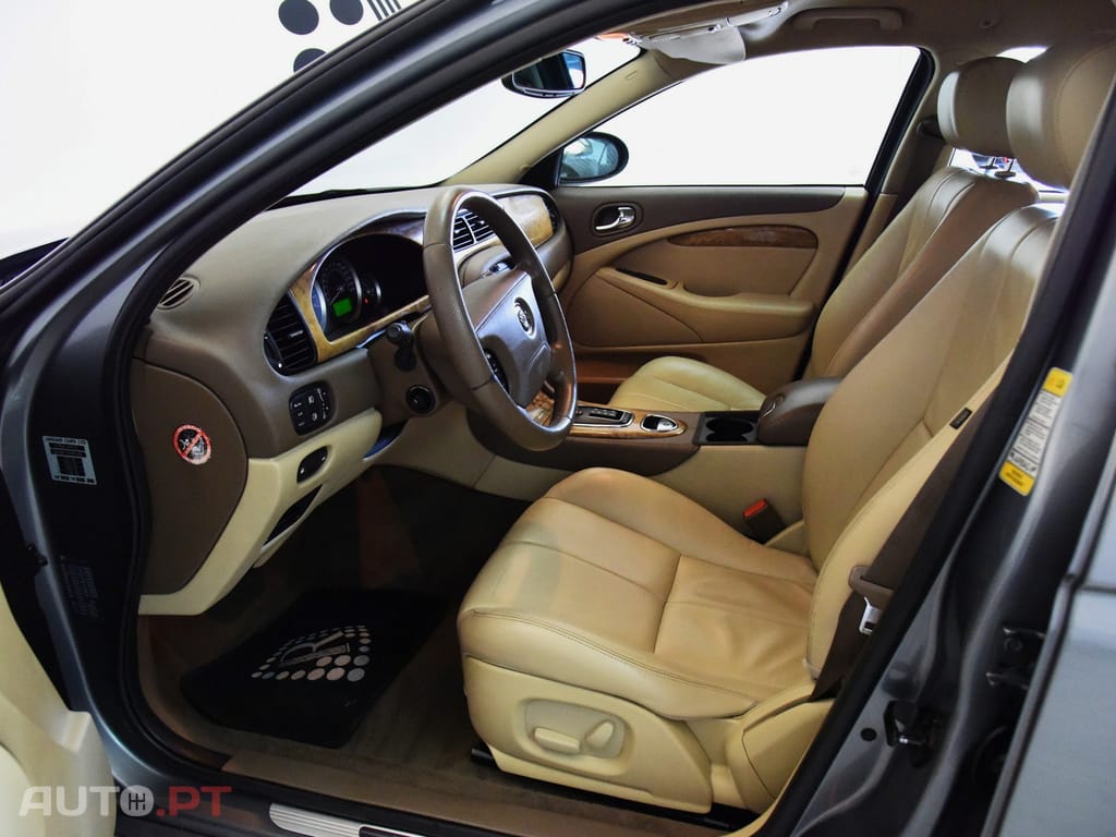 Jaguar S-Type 2.7 D V6 Executive Auto.