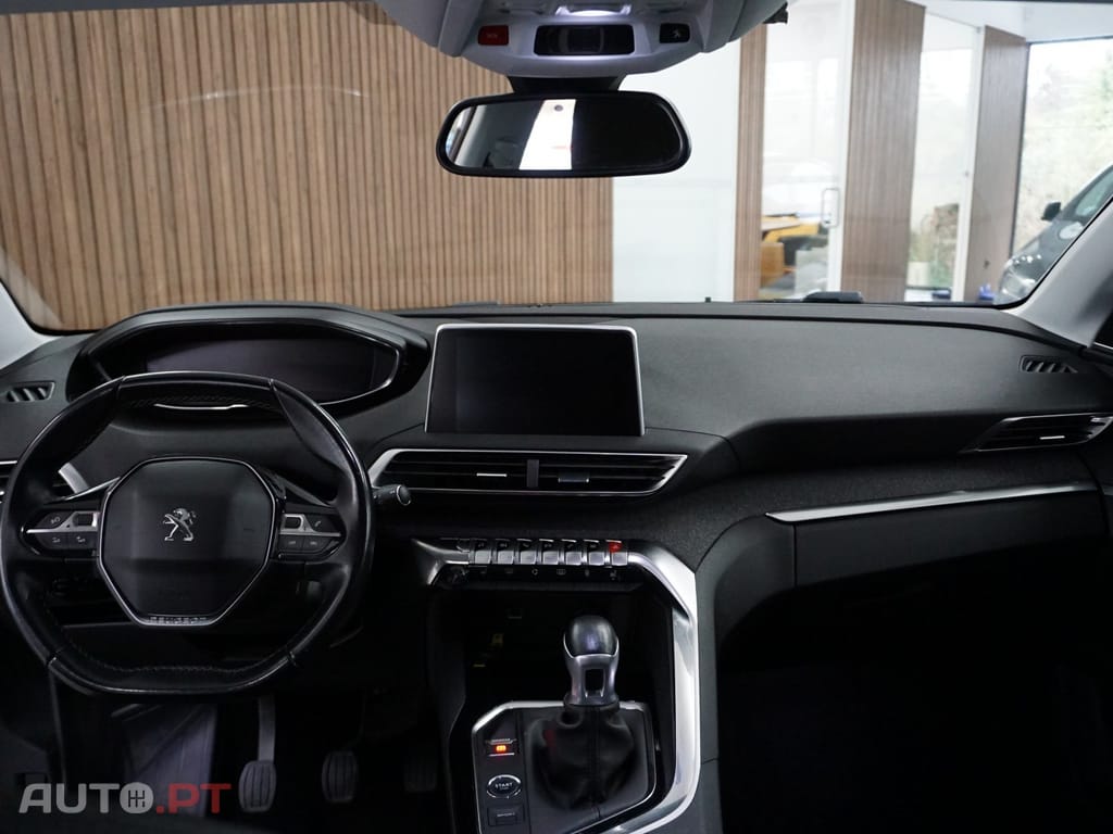 Peugeot 5008 1.2 PureTech Allure J18