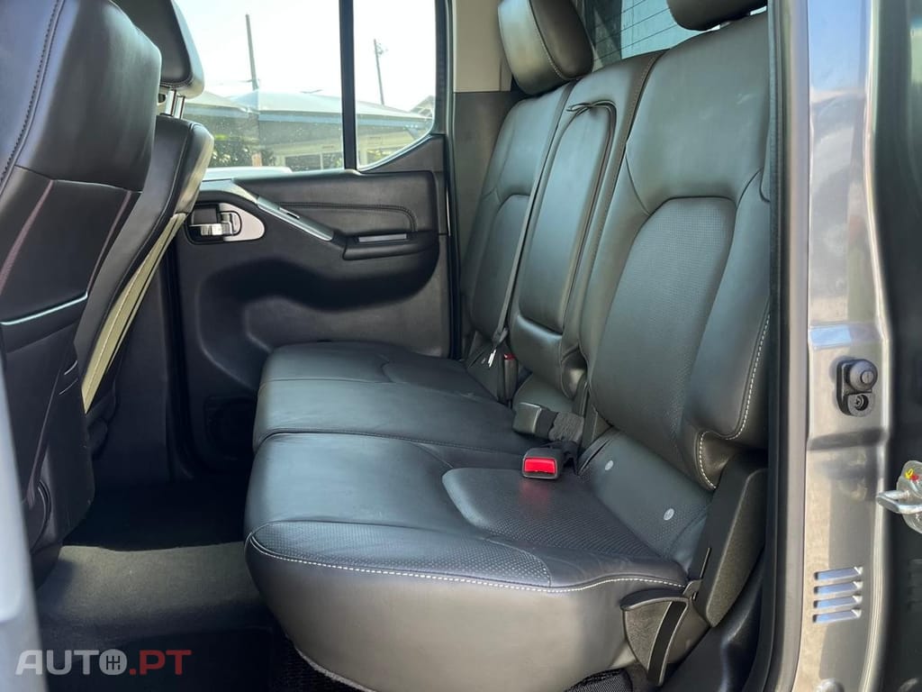 Nissan Navara 3.0 dCi V6 CD LE AT 4WD