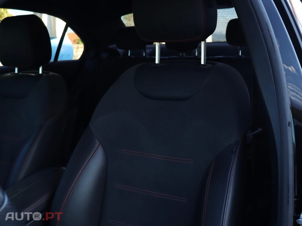 Mercedes-Benz A 250 e 8G-DCT AMG Line