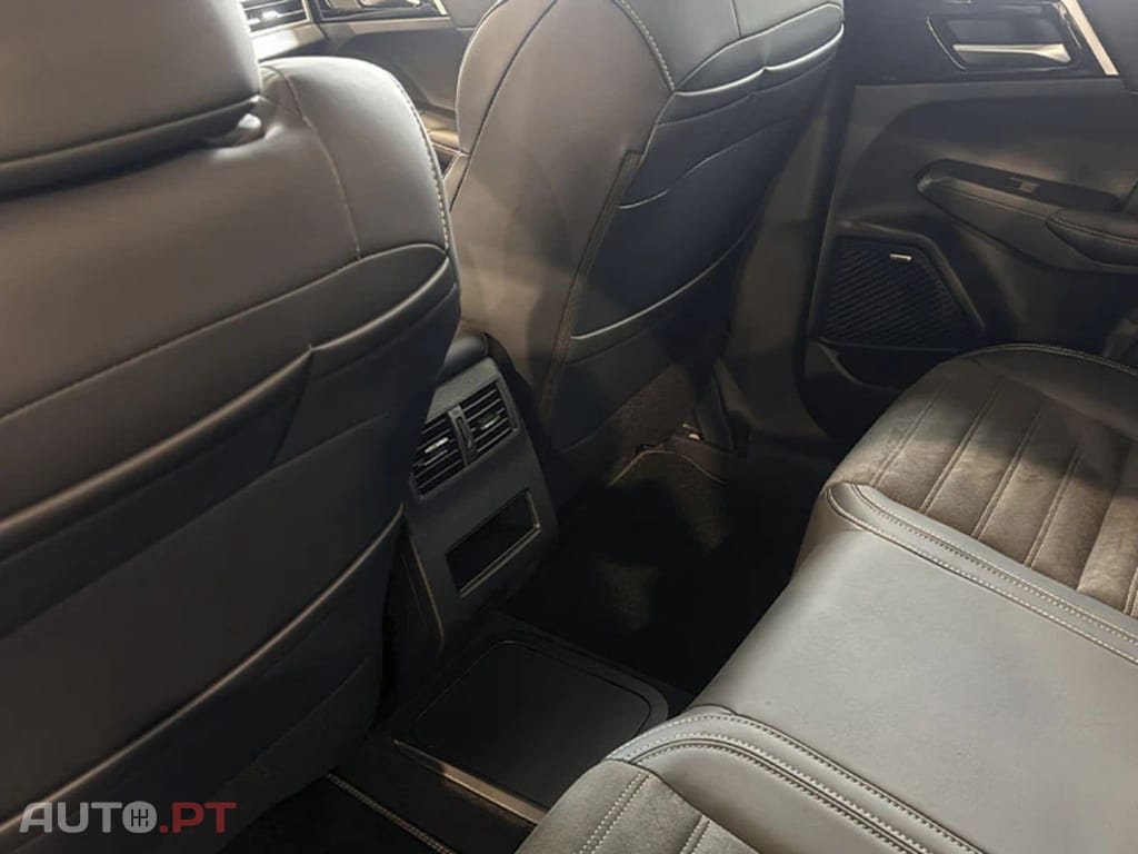 Mitsubishi Outlander PHEV Intense I.V.A DEDUTIVEL 