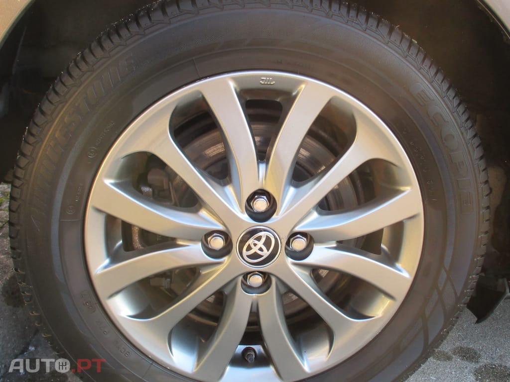 Toyota Yaris 1.4 D-4D Comfort+P.Style 90 cv cx/de 6 velocidades 12/2016