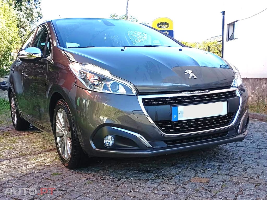 Peugeot 208 1.2 PureTech Signature 82 cv–Nacional