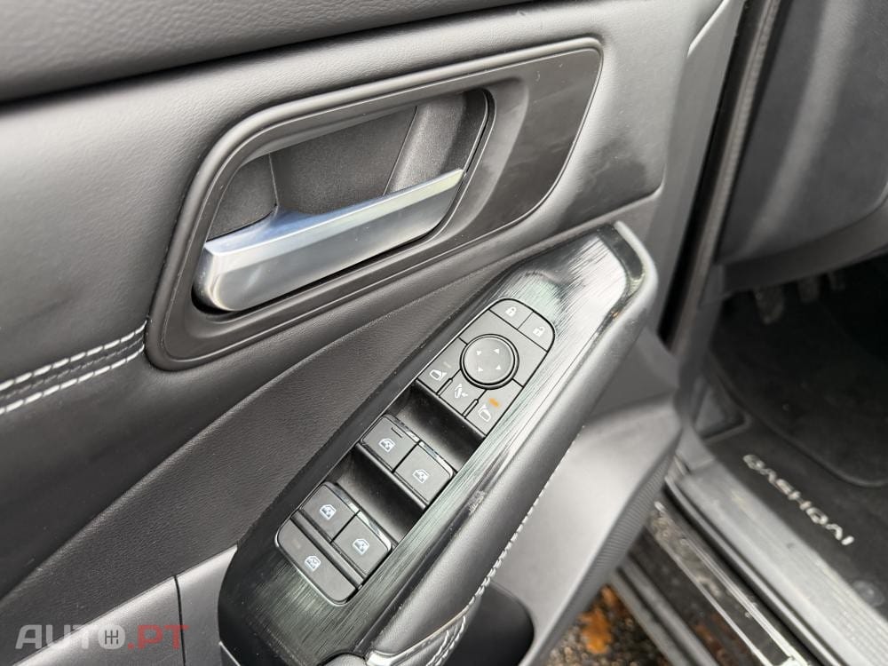 Nissan Qashqai 1.3 DIG-T N-Connecta J18