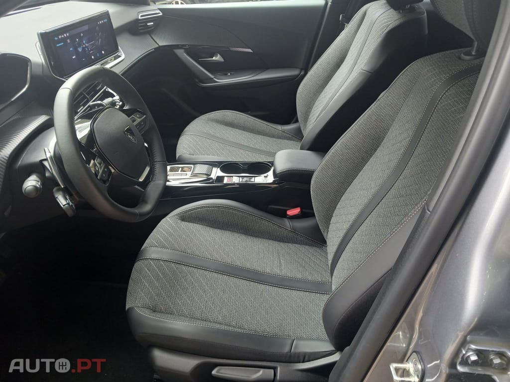 Peugeot 2008 1.2 PureTech Allure EAT8