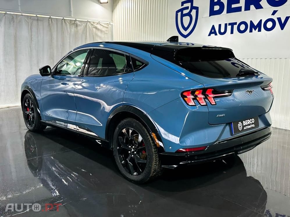 Ford Mustang Mach-E AWD PREMIUM