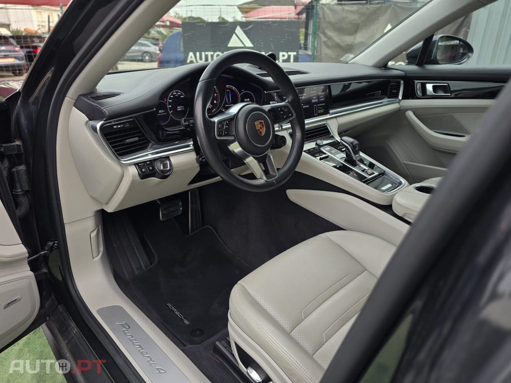 Porsche Panamera 4 E-Hybrid
