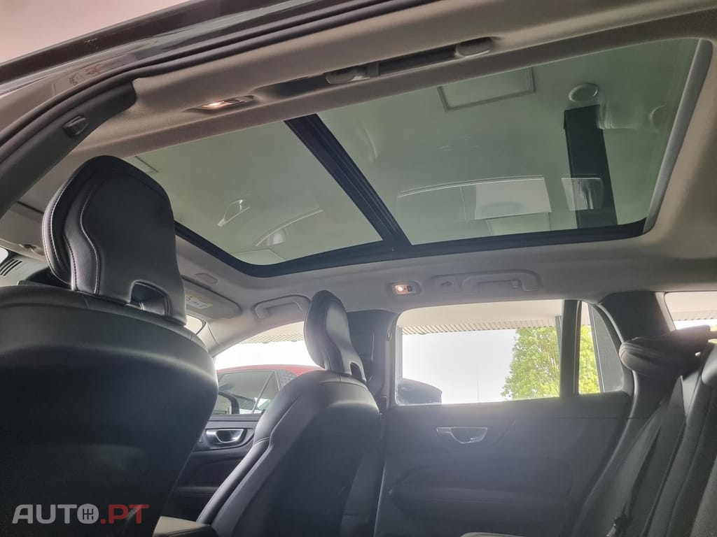 Volvo V60 2.0 T4 Momentum Plus