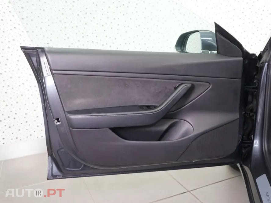 Tesla Model 3 Standard Range Plus RWD