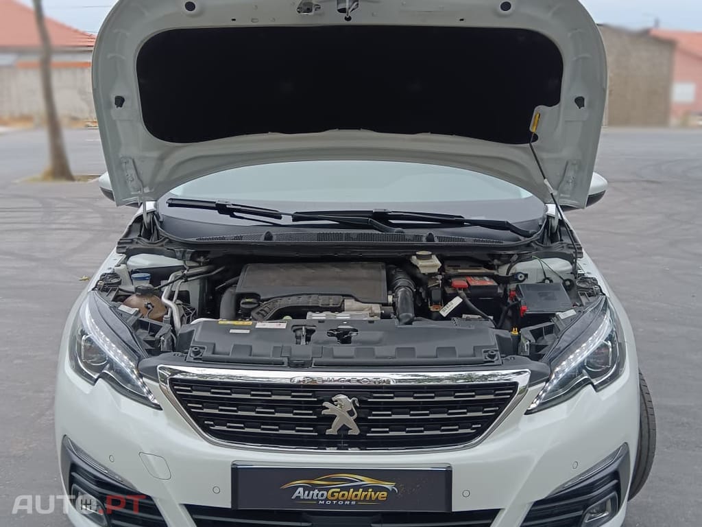 Peugeot 308 1.2 PureTech Allure EAT8