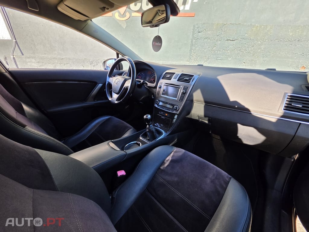 Toyota Avensis 2.0 D-4D Luxury+GPS