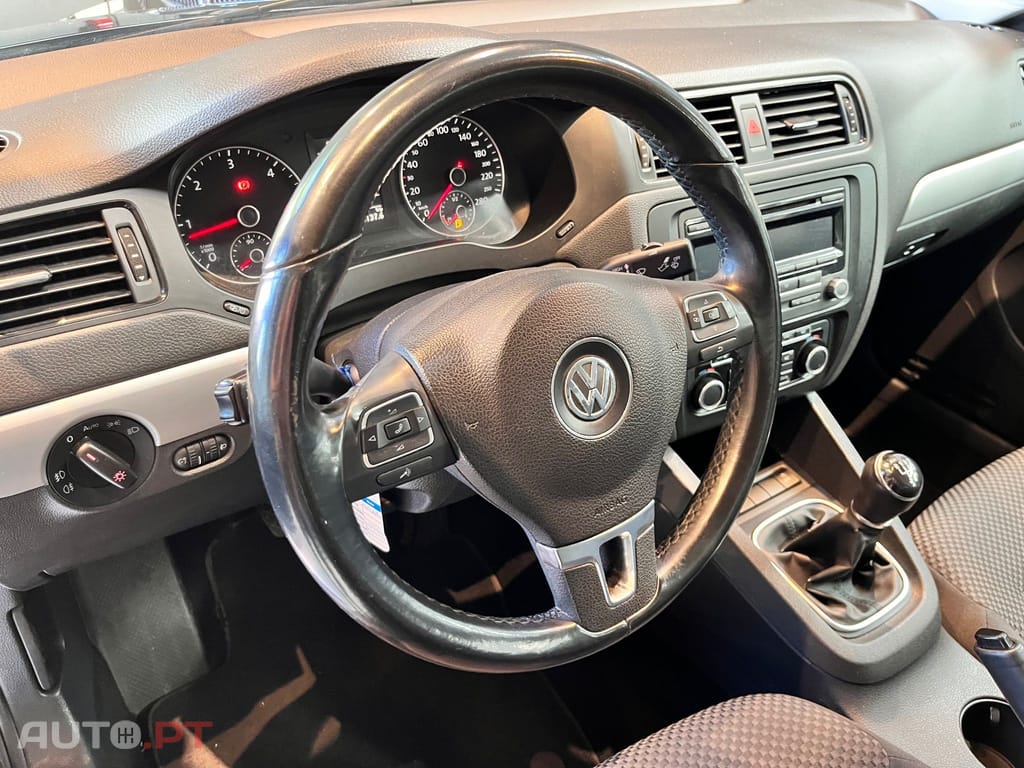 Volkswagen Jetta 1.6 TDI Advance BlueMotion