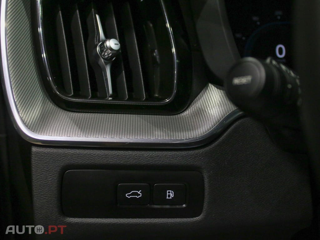 Volvo XC60 2.0 T6 PHEV Plus Dark AWD