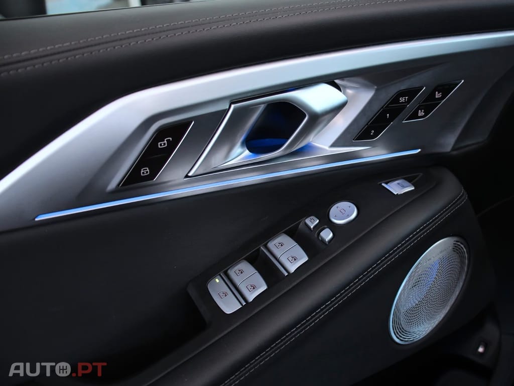 BMW XM BASE
