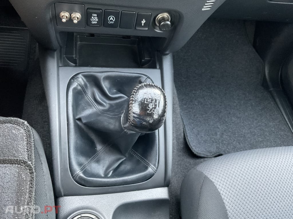 Mitsubishi L200 2.3 DI-D CD Invite Strakar Look 4WD