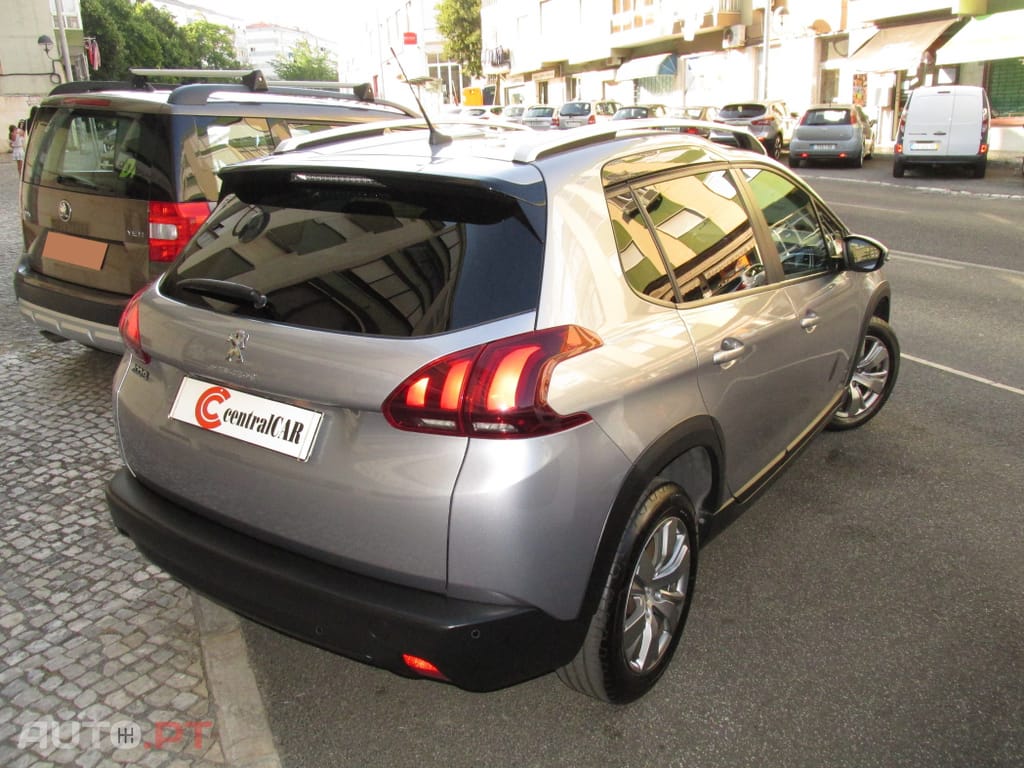 Peugeot 2008 1.2 PureTech Signature