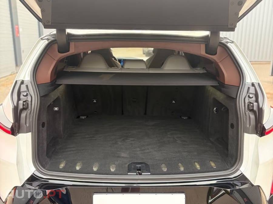 BMW XM BASE