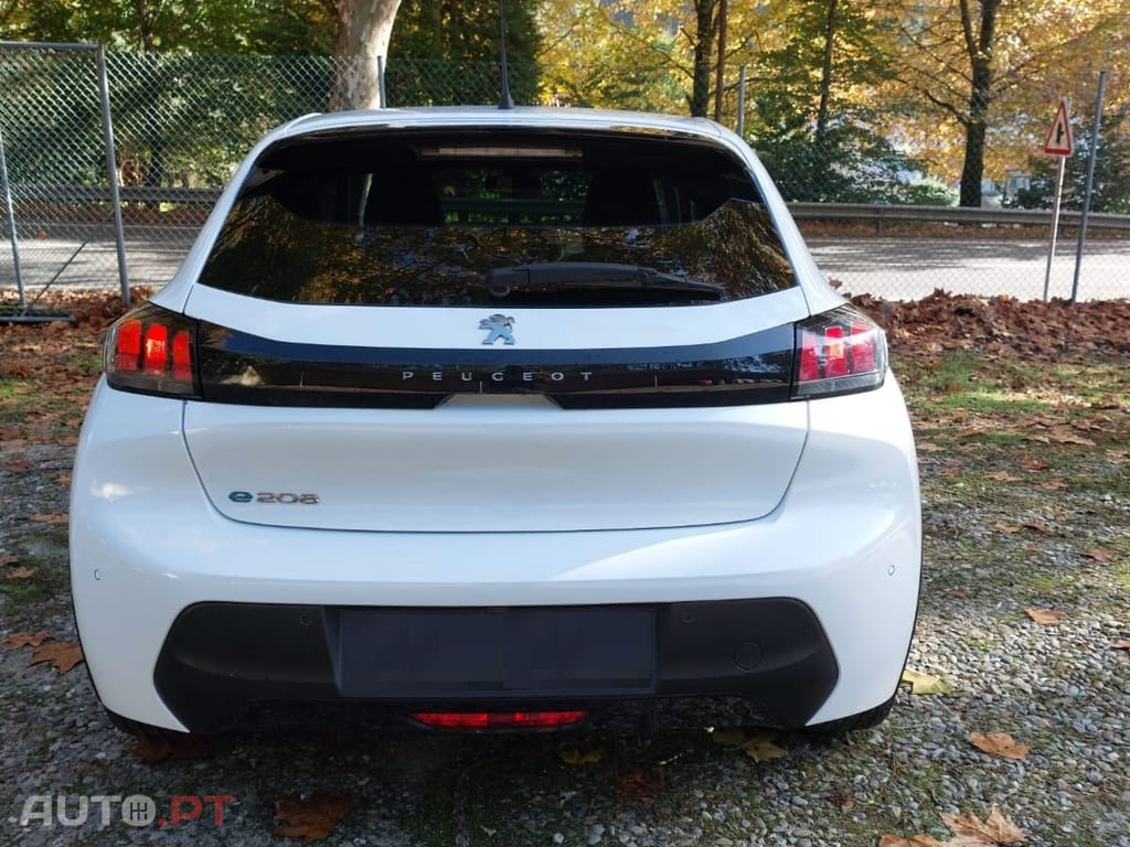 Peugeot E-208 50 kWh Style