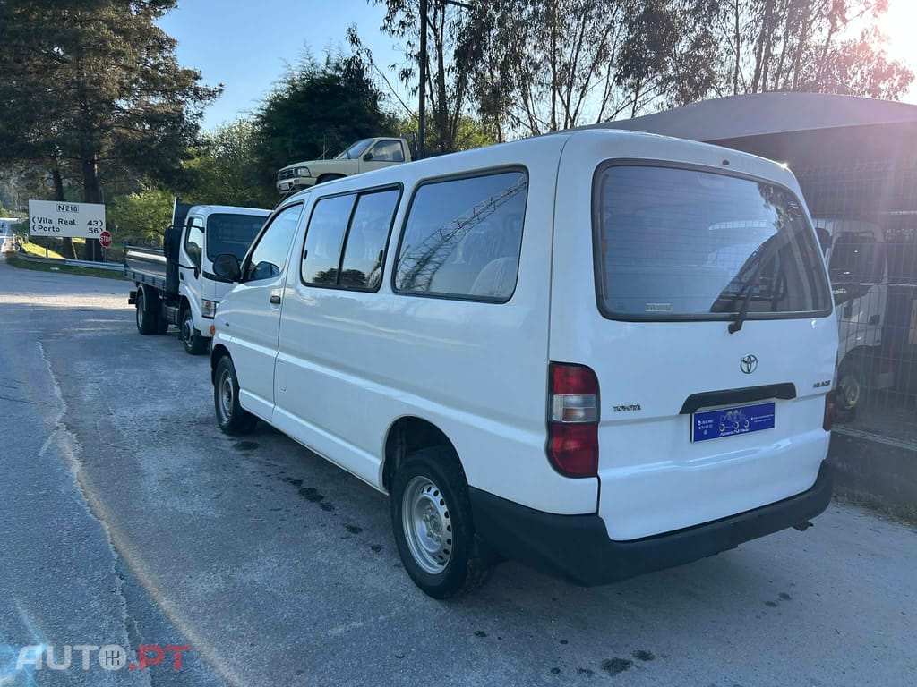 Toyota HiAce 2.5D-4D 9 Lugares