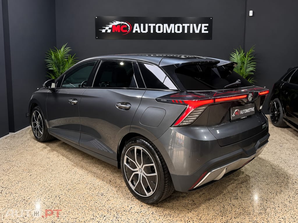 MG MG4 64 kWh Luxury