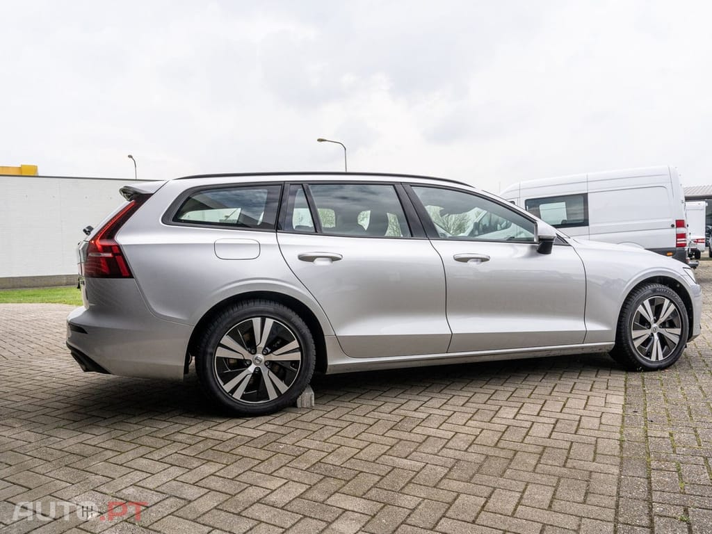 Volvo V60 2.0 B3 Momentum Advantage