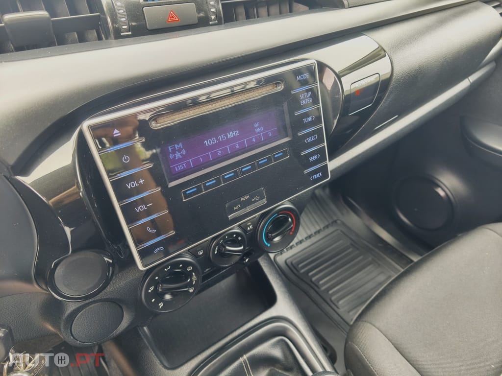Toyota Hilux 2.4 D-4D 2WD CD
