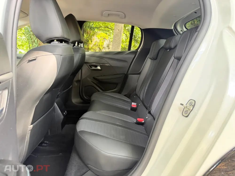 Peugeot E-208 50 kWh Allure Pack