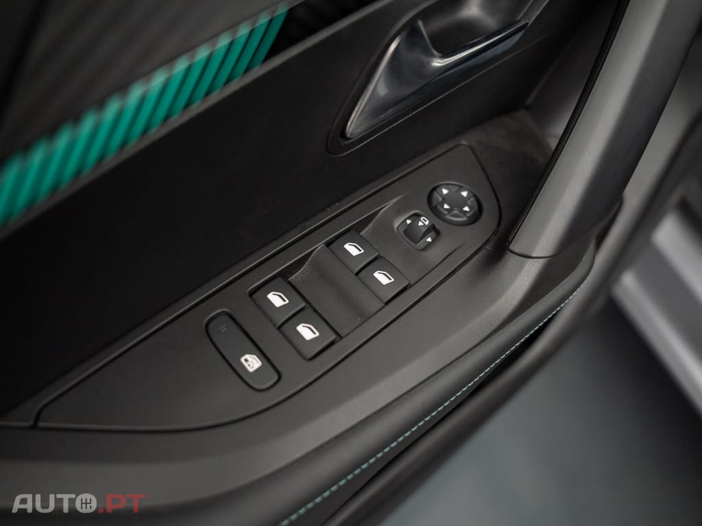 Peugeot E-2008 50 kWh Allure Pack