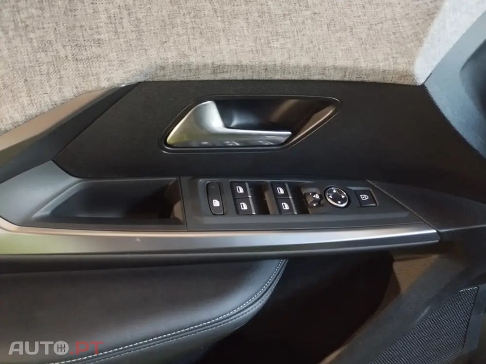 Peugeot E-5008 73 kWh GT